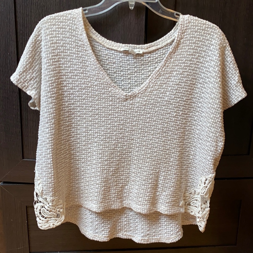 American eagle knit top with lace detailing